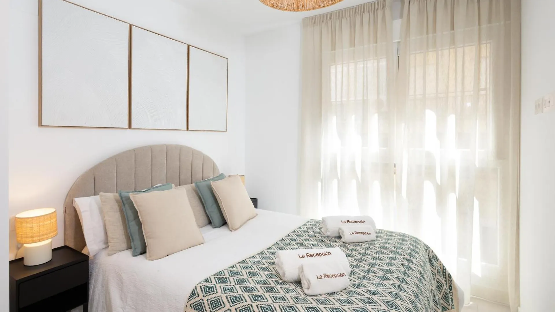 Urban Comfort - Pool & Parking Málaga Apartman